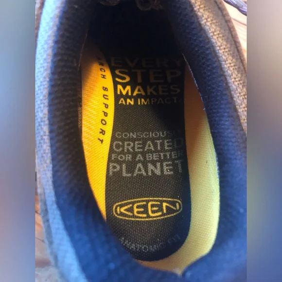 Like new Women's Targhee II Waterproof Keen hikers size nine. - Picture 3 of 7